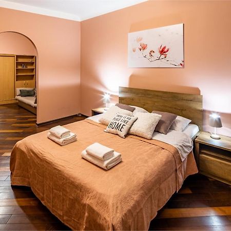 The Main Square! 2 Separated Bedrooms, Balcony Lviv Exterior foto