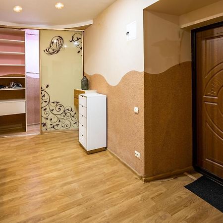 The Main Square! 2 Separated Bedrooms, Balcony Lviv Exterior foto