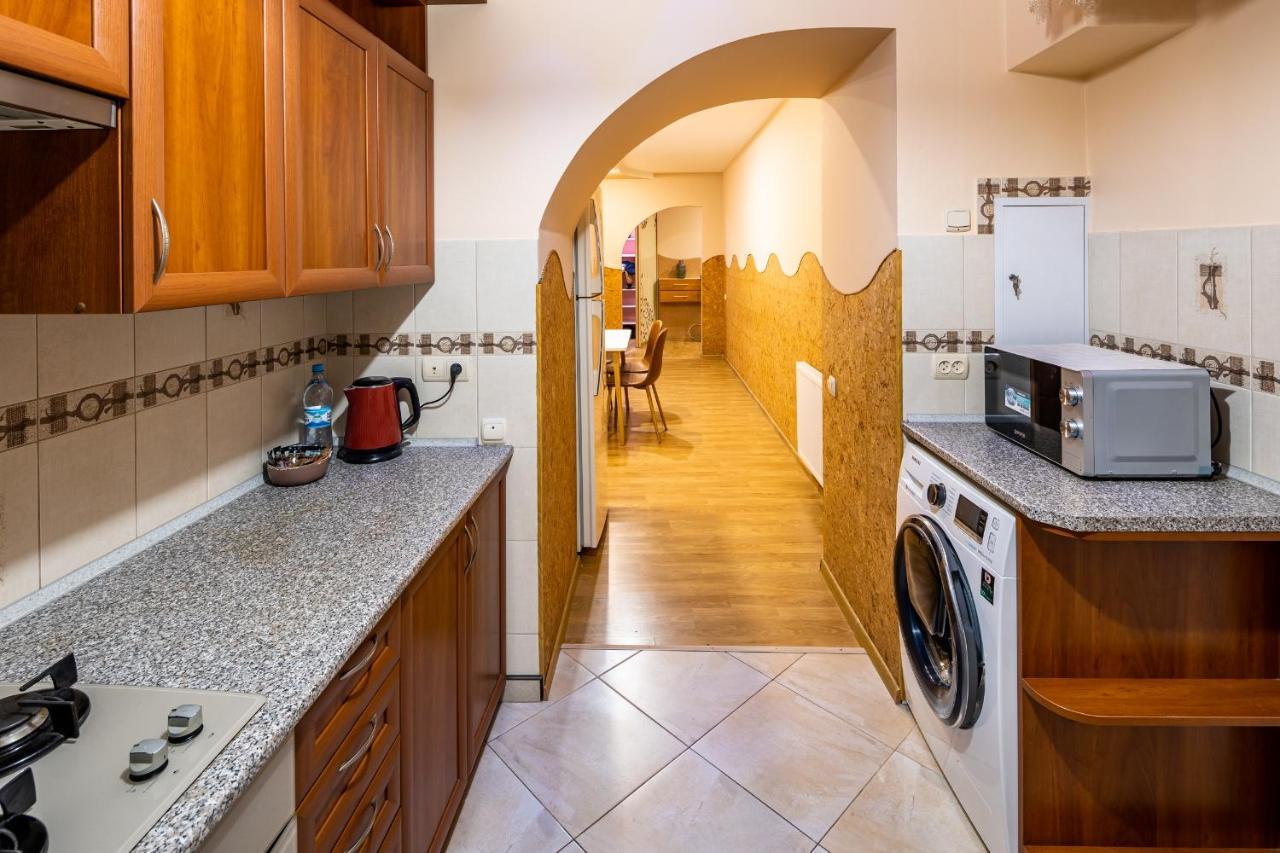 The Main Square! 2 Separated Bedrooms, Balcony Lviv Exterior foto