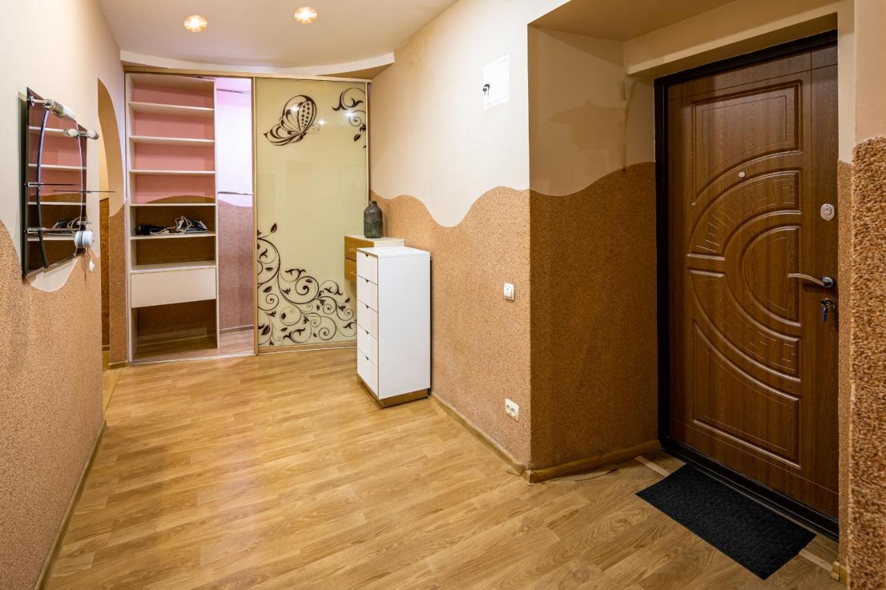The Main Square! 2 Separated Bedrooms, Balcony Lviv Exterior foto