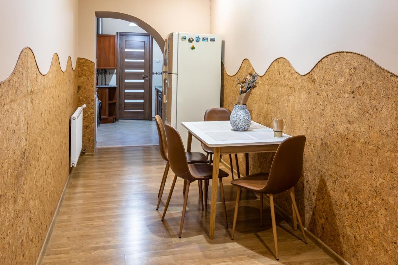 The Main Square! 2 Separated Bedrooms, Balcony Lviv Exterior foto