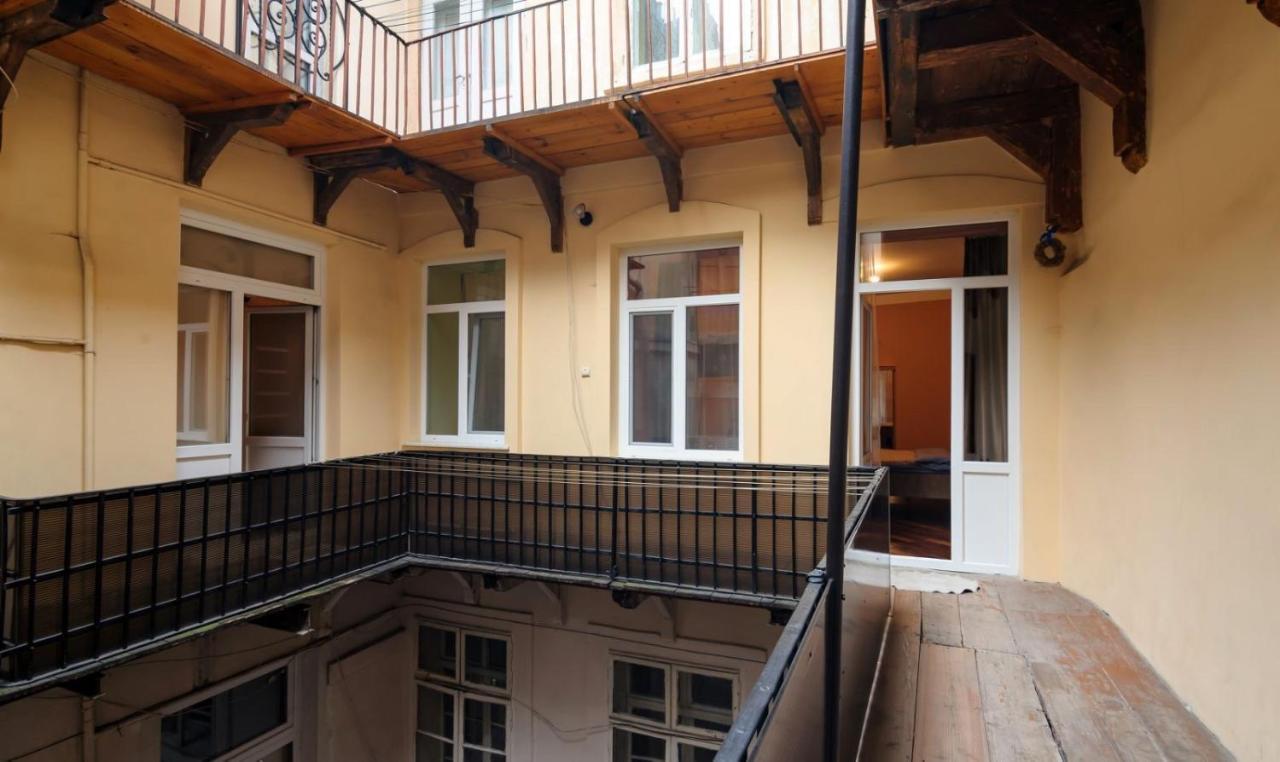 The Main Square! 2 Separated Bedrooms, Balcony Lviv Exterior foto