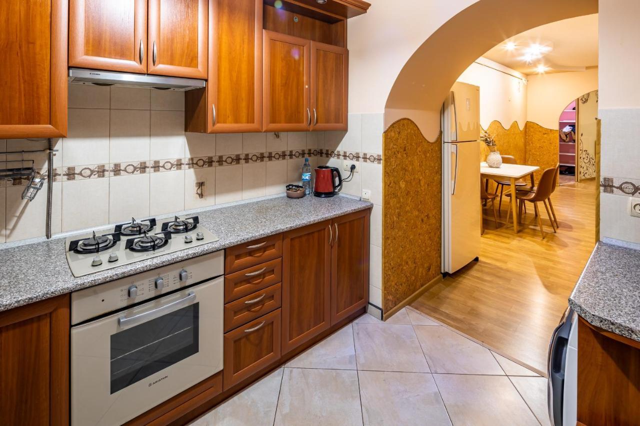 The Main Square! 2 Separated Bedrooms, Balcony Lviv Exterior foto