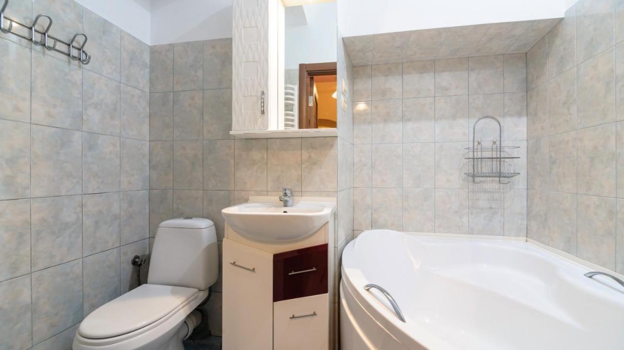 The Main Square! 2 Separated Bedrooms, Balcony Lviv Exterior foto
